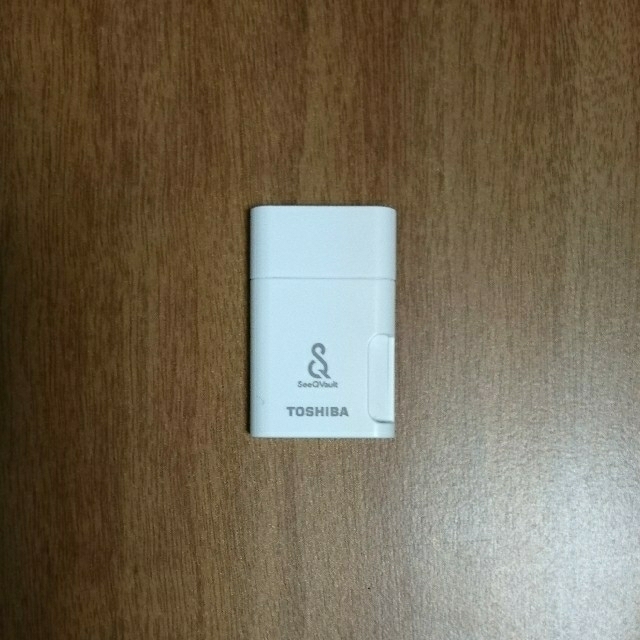 東芝(トウシバ)のラスト１点 東芝 micro SD カードリーダー  lightning端子  スマホ/家電/カメラのスマホアクセサリー(その他)の商品写真