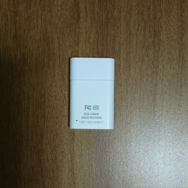 東芝(トウシバ)のラスト１点 東芝 micro SD カードリーダー  lightning端子  スマホ/家電/カメラのスマホアクセサリー(その他)の商品写真