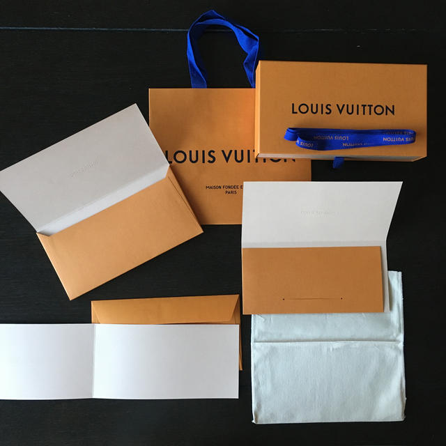 LOUIS VUITTON(ルイヴィトン)のWhiteさま インテリア/住まい/日用品の日用品/生活雑貨/旅行(日用品/生活雑貨)の商品写真