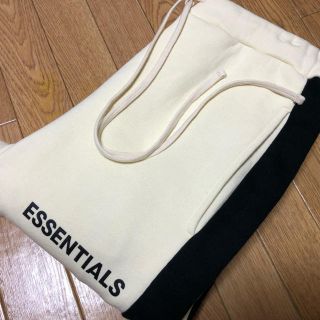 フィアオブゴッド(FEAR OF GOD)の【美中古 Sサイズ】クリーム fog essentials sweatpants(その他)