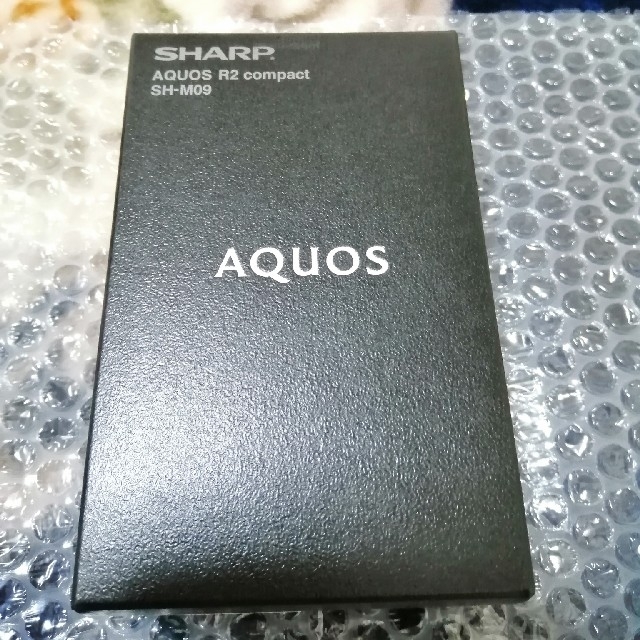 AQUOS(アクオス)のSHARP AQUOS R2 compact SH-M09 スマホ/家電/カメラのスマートフォン/携帯電話(スマートフォン本体)の商品写真