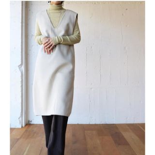 トゥデイフル(TODAYFUL)のaereアエレ　Vneck wool one-piece(ひざ丈ワンピース)