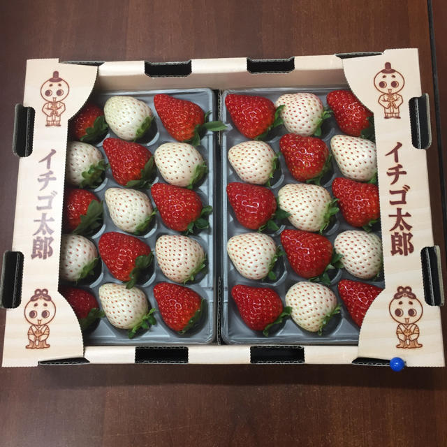 nuni様専用 奈良県産 高級苺 紅白苺3箱・古都華1箱セット 食品/飲料/酒の食品(フルーツ)の商品写真