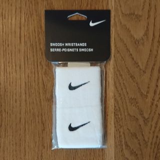 ナイキ(NIKE)のNIKE ナイキ リストバンド ホワイト スウッシュ(バングル/リストバンド)