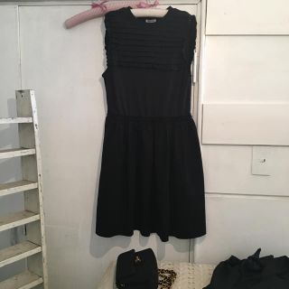 ミュウミュウ(miumiu)のmiumiu black apron one-piece.(ひざ丈ワンピース)