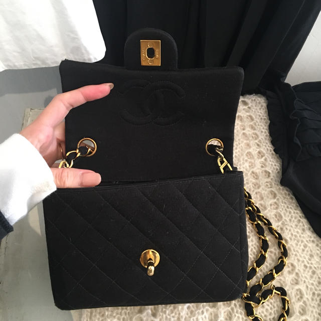 CHANEL(シャネル)のCHANEL mini matelassé. レディースのバッグ(ショルダーバッグ)の商品写真