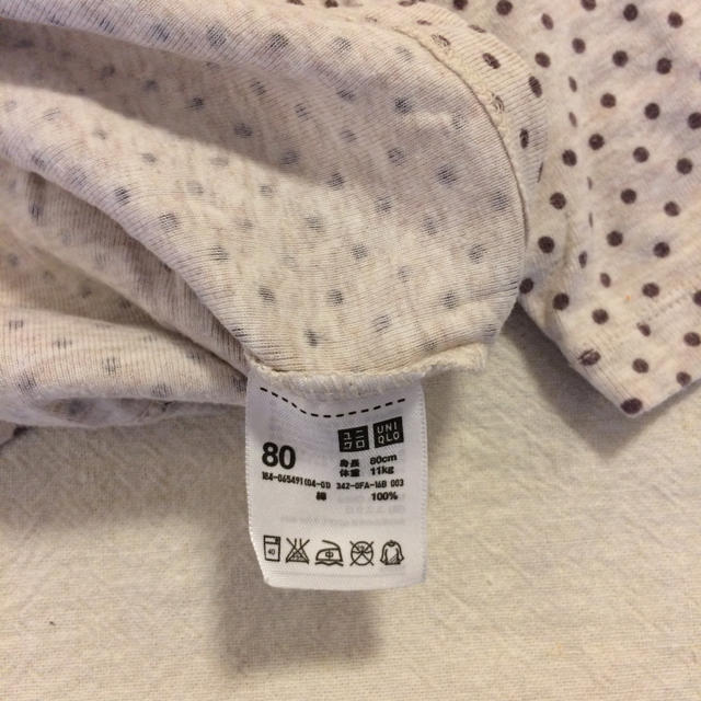 UNIQLO(ユニクロ)の80㎝・UNIQLOハイネック・ドット キッズ/ベビー/マタニティのベビー服(~85cm)(シャツ/カットソー)の商品写真