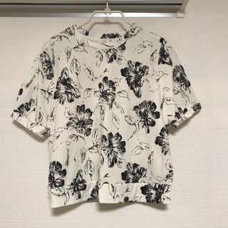 ヴィス(ViS)のViS花柄トップス(Tシャツ(半袖/袖なし))