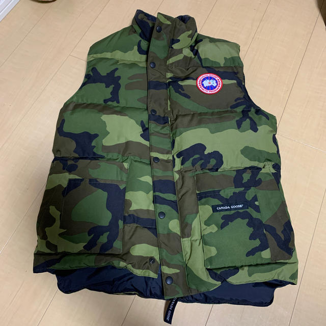 CANADA GOOSE(カナダグース)のダウンベスト　M454様専用 メンズのジャケット/アウター(ダウンベスト)の商品写真