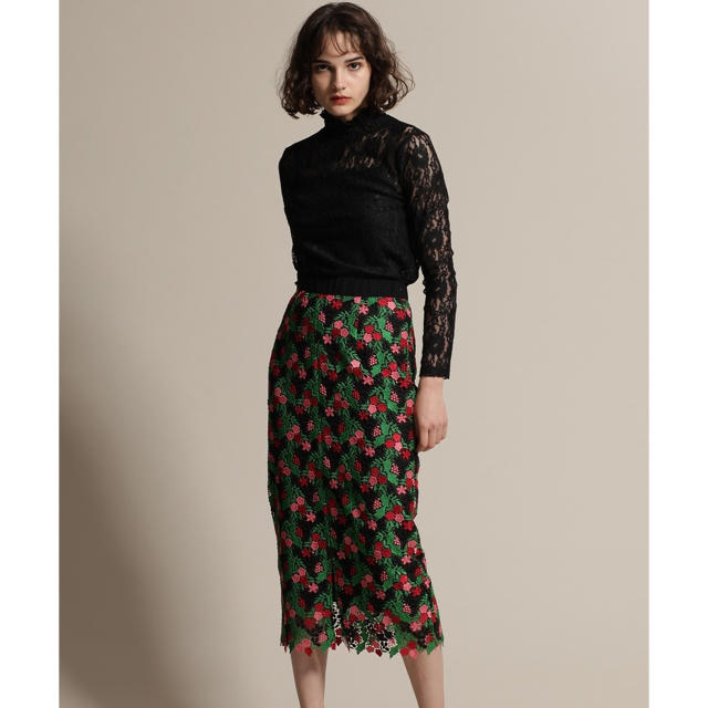 GRACE CONTINENTAL(グレースコンチネンタル)のスモールフラワータイトスカート レディースのスカート(ロングスカート)の商品写真