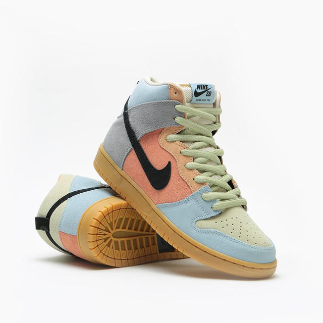 NIKE(ナイキ)のNIKE SB DUNK HIGH EASTER/SPECTRUM 2020 メンズの靴/シューズ(スニーカー)の商品写真