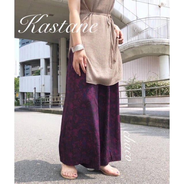 Kastane(カスタネ)の新品🌷¥7020【Kastane】大花柄レーヨンパンツ レディースのパンツ(カジュアルパンツ)の商品写真