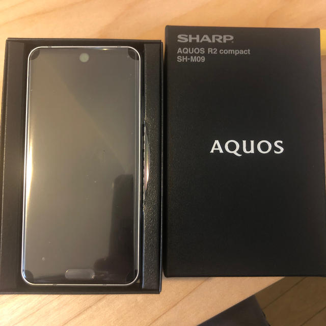 AQUOS(アクオス)の【新品】AQUOS R2 compact SH-M09 ホワイト スマホ/家電/カメラのスマートフォン/携帯電話(スマートフォン本体)の商品写真