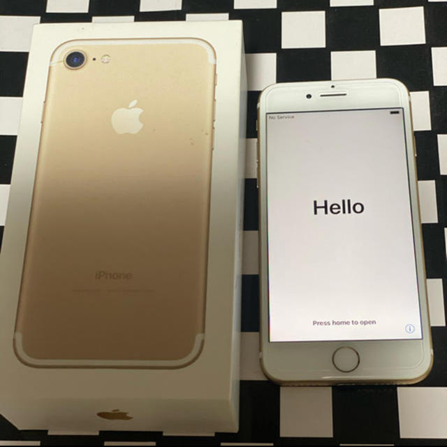 2個セット状態良いiPhone❼と、後面傷ありiPhone❽除菌済み★Gold