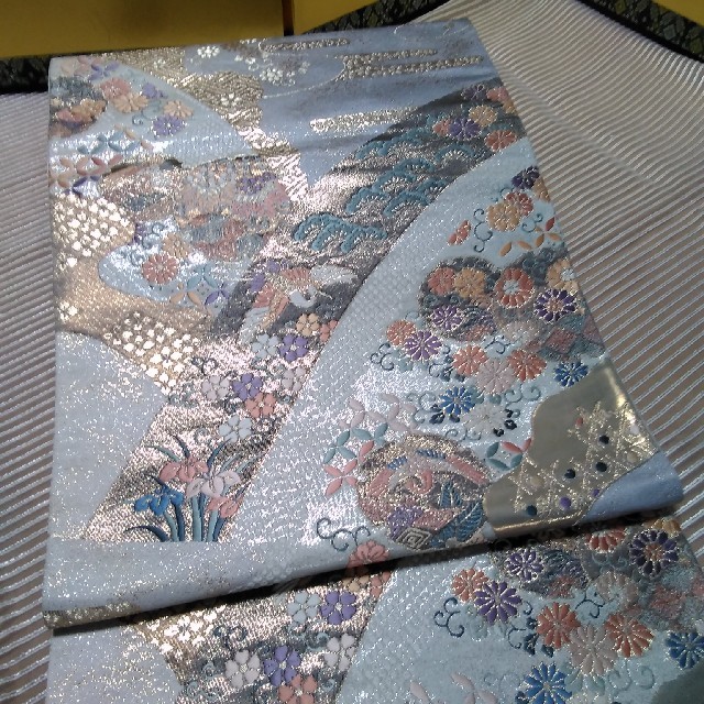 新品　正絹　袋帯(プラチナベースにゴールドと四季の花　六通)