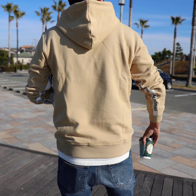 OFF-WHITE(オフホワイト)の新作アイテム☆LUSSO SURF カリフォルニア　パーカー　Mサイズ☆RVCA メンズのトップス(パーカー)の商品写真