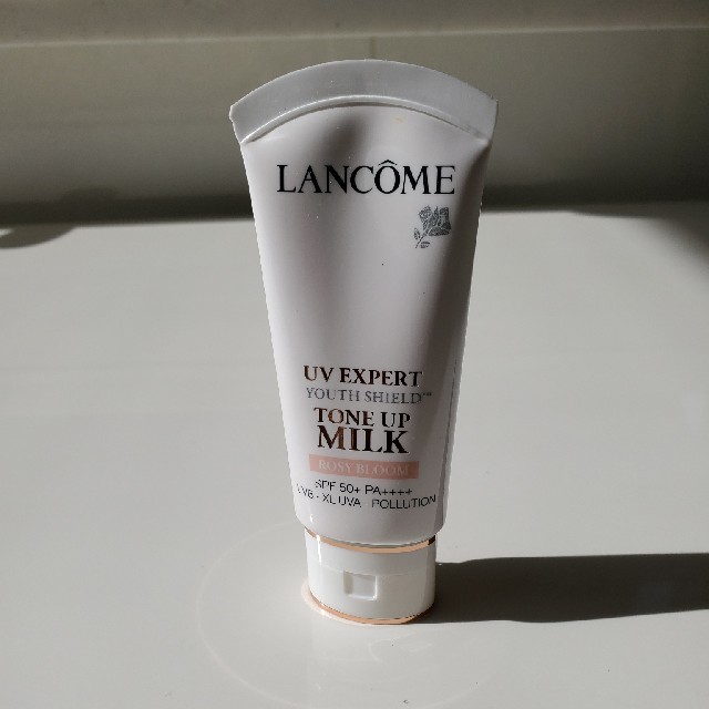 LANCOME(ランコム)の月曜日までお取り置き　ランコム　UVエクスペール トーンアップローズ　　残9割 コスメ/美容のベースメイク/化粧品(化粧下地)の商品写真