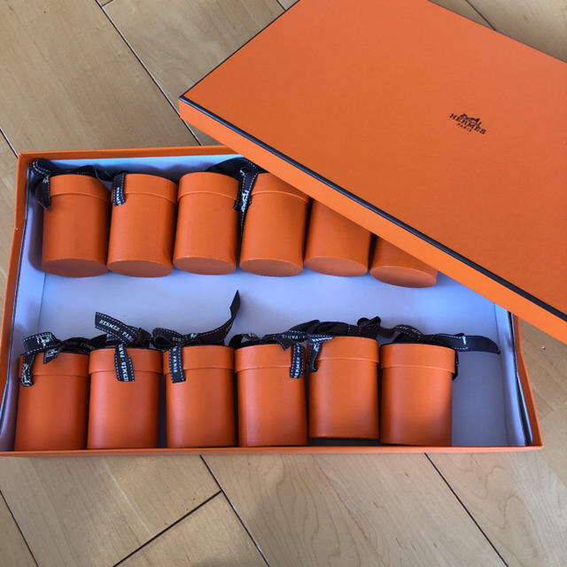 Hermes(エルメス)のエルメス　箱　空箱　ツイリー箱 レディースのバッグ(ショップ袋)の商品写真