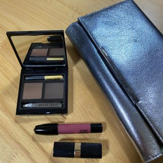 ボビイブラウン(BOBBI BROWN)のあーるさまボビイ ブラウン　ブロウキット、ミニサイズリップ２本とブラシケース(その他)