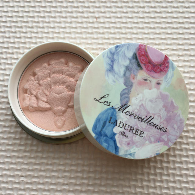 Les Merveilleuses LADUREE(レメルヴェイユーズラデュレ)のフェイスパウダー コスメ/美容のベースメイク/化粧品(フェイスパウダー)の商品写真