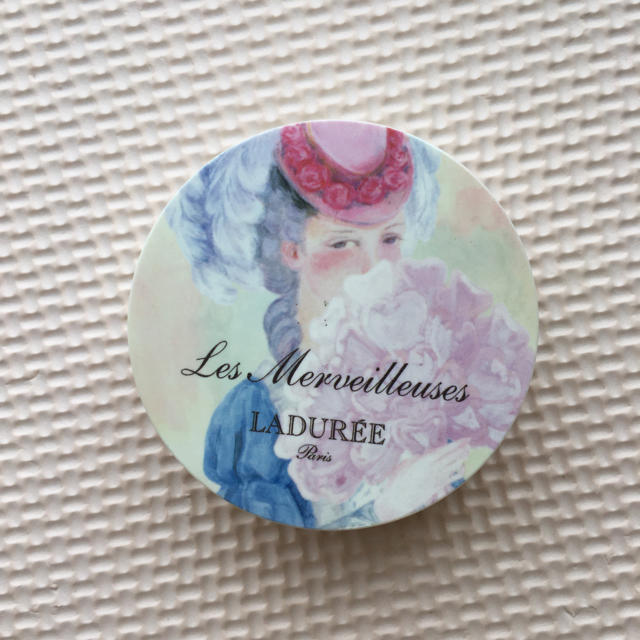 Les Merveilleuses LADUREE(レメルヴェイユーズラデュレ)のフェイスパウダー コスメ/美容のベースメイク/化粧品(フェイスパウダー)の商品写真