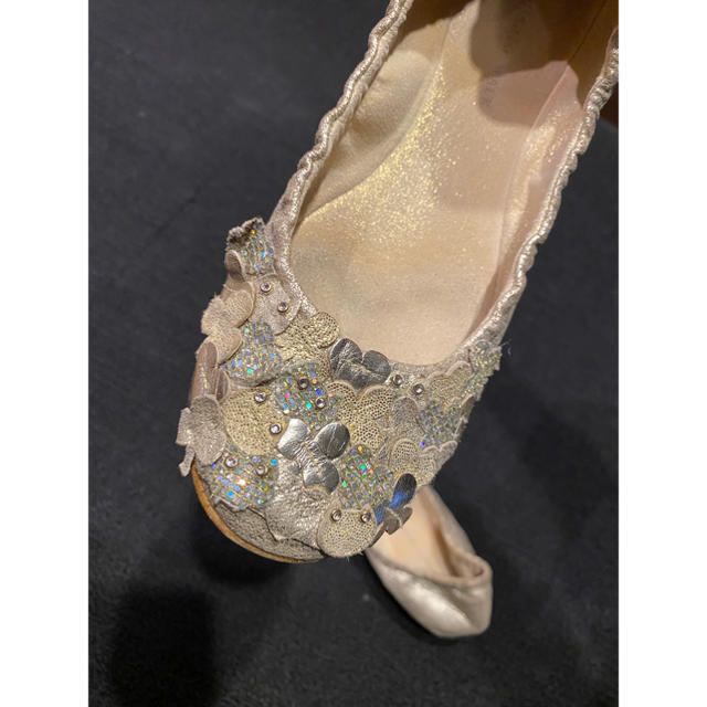 TSUMORI CHISATO(ツモリチサト)のツモリチサト  ゴールド バレエシューズ レディースの靴/シューズ(バレエシューズ)の商品写真