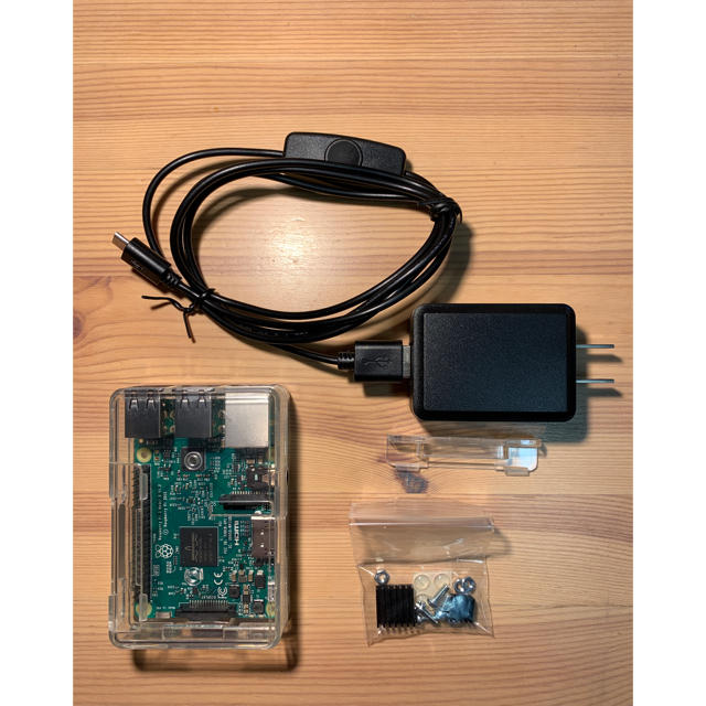 Raspberry Pi3 with Case  & 電源コードとSDカード