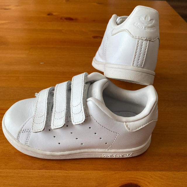 adidas(アディダス)のアディダス スタンスミスキッズスニーカー 15.5cm男女 キッズ/ベビー/マタニティのキッズ靴/シューズ(15cm~)(その他)の商品写真