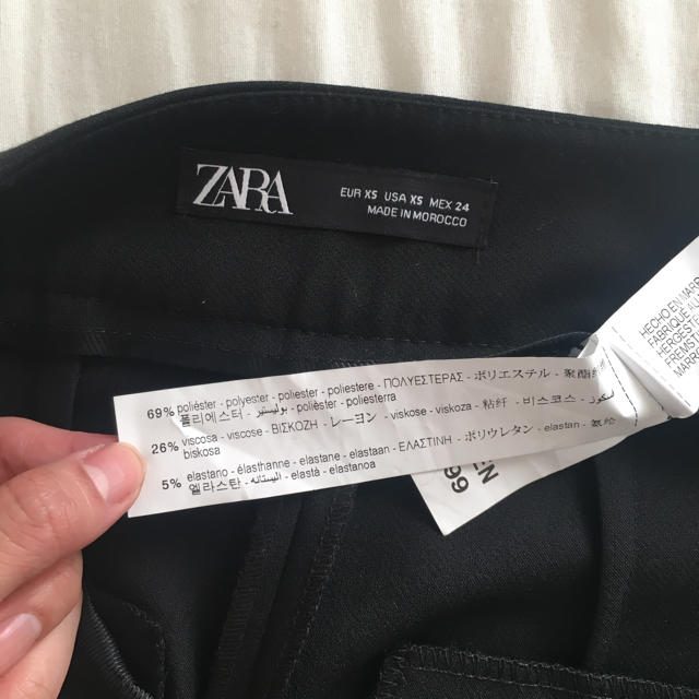 ZARA(ザラ)の最終値！新品ZARAハイウエスト テーパードスラックス黒XS レディースのパンツ(その他)の商品写真