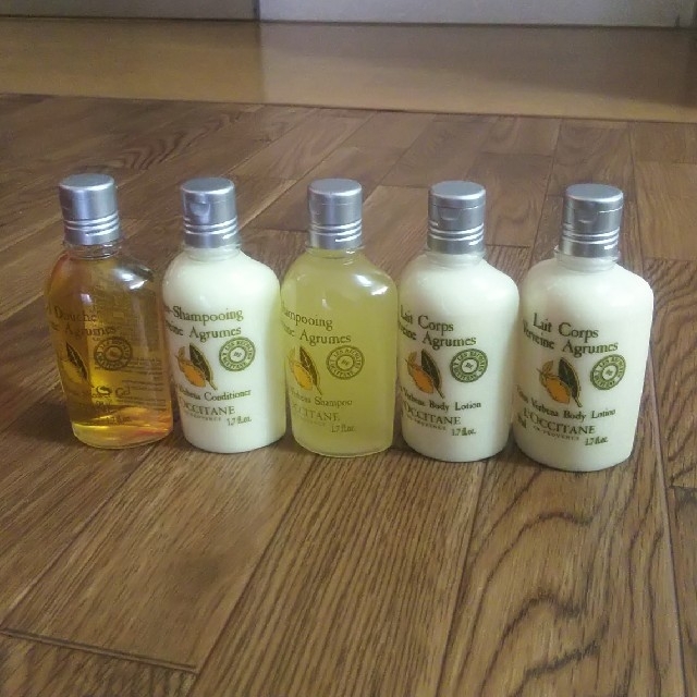 L'OCCITANE(ロクシタン)の【新品・未使用】L'OCCITANE ロクシタン アメニティ 9本セット コスメ/美容のキット/セット(サンプル/トライアルキット)の商品写真