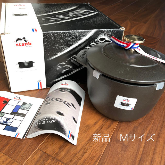 STAUB(ストウブ)のストウブ ココット de GOHAN ブラック M インテリア/住まい/日用品のキッチン/食器(鍋/フライパン)の商品写真