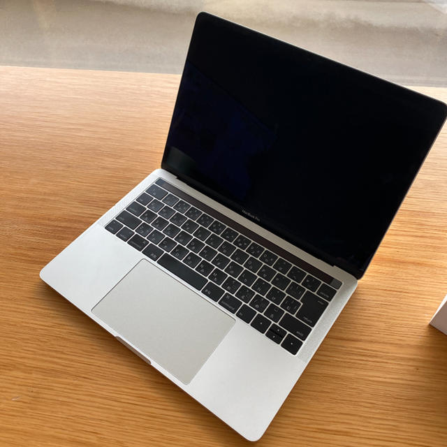 Apple(アップル)のMacBook Pro 13インチ タッチバー付 256GB 8GB スマホ/家電/カメラのPC/タブレット(ノートPC)の商品写真