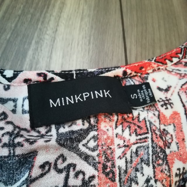 MINKPINK(ミンクピンク)のミンクピンク　新品未使用　定価20000円　柄　カットソー レディースのトップス(シャツ/ブラウス(長袖/七分))の商品写真