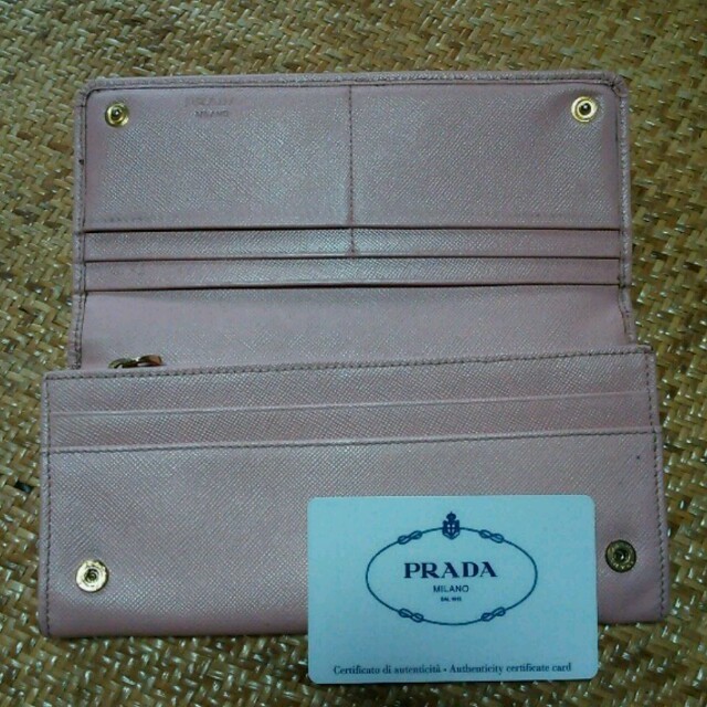 PRADA(プラダ)の大人気PRADA長財布 レディースのファッション小物(財布)の商品写真