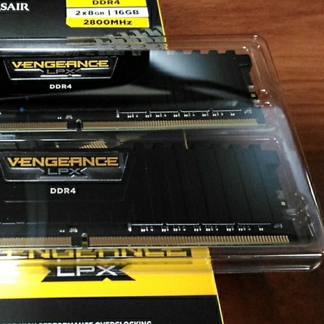 【美品】CORSAIR 16GB(8GB×2枚) DDR4 OCメモリ 3