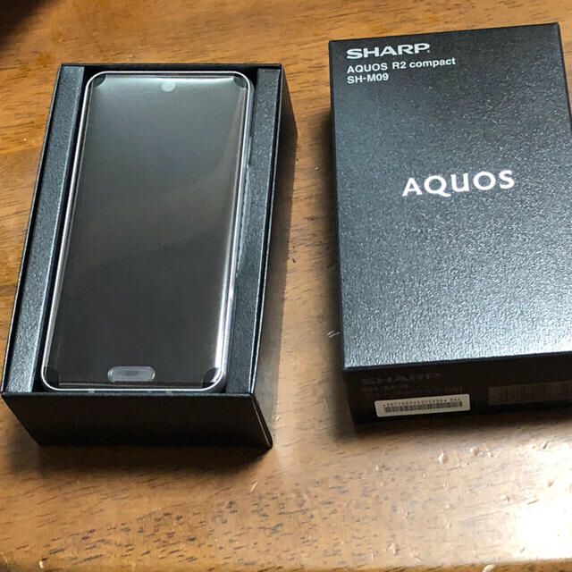 AQUOS(アクオス)のAQUOS R2 compact ディープホワイト　SH-M09 simフリー スマホ/家電/カメラのスマートフォン/携帯電話(スマートフォン本体)の商品写真