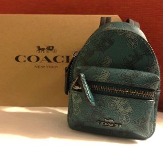 コーチ(COACH)のcoach  チャーム　ミニバックパック　グリーン(チャーム)