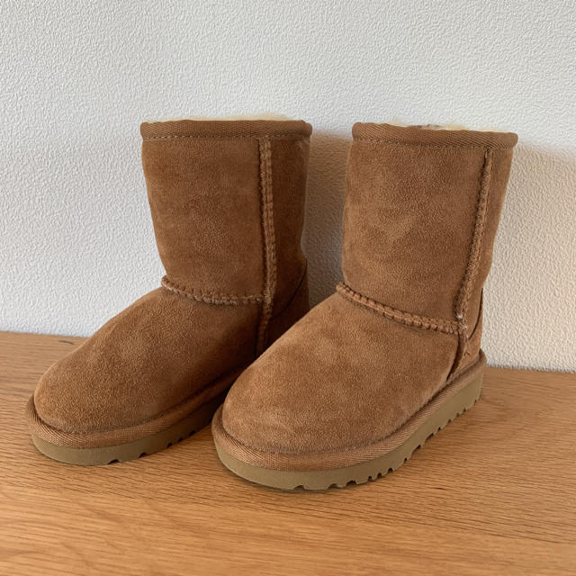 UGG(アグ)のcoco様専用【未使用】UGG ムートンブーツ キッズ 14.5cm キッズ/ベビー/マタニティのベビー靴/シューズ(~14cm)(ブーツ)の商品写真