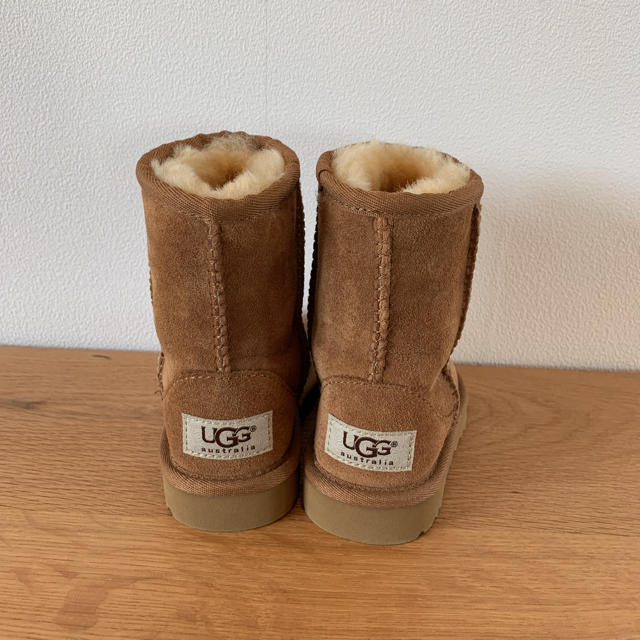 UGG(アグ)のcoco様専用【未使用】UGG ムートンブーツ キッズ 14.5cm キッズ/ベビー/マタニティのベビー靴/シューズ(~14cm)(ブーツ)の商品写真