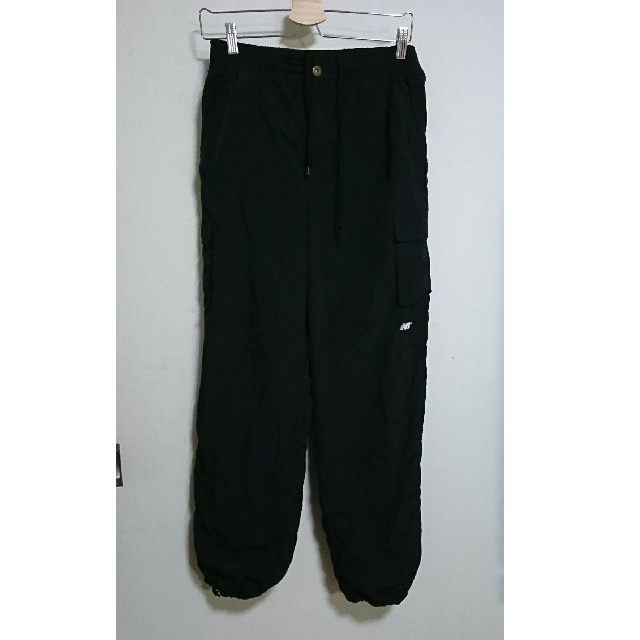 New Balance(ニューバランス)の黒 ニューバランス ウインドブレーカー下 長ズボン メンズ Ｌ 暖パンツ メンズのジャケット/アウター(ナイロンジャケット)の商品写真