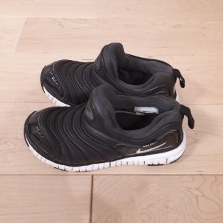 ナイキ(NIKE)のNIKEダイナモフリー ブラック19cm(スリッポン)