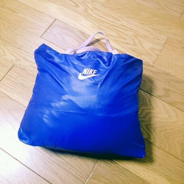 NIKE(ナイキ)の収納bag付き☆NIKEジャンパー☆ レディースのジャケット/アウター(ダウンジャケット)の商品写真