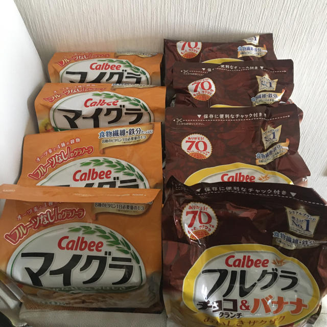 カルビー(カルビー)のフルグラ　マイグラ　合計8袋セット　カルビー　calbee  食品/飲料/酒の食品(菓子/デザート)の商品写真