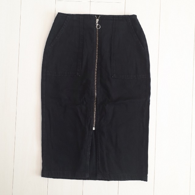 GU(ジーユー)のGU　デニムタイトスカート 黒 sizeL レディースのスカート(ひざ丈スカート)の商品写真