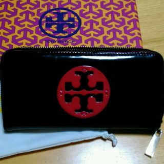 トリーバーチ(Tory Burch)のTORY BURCH☆黒エナメルサイフ☆(財布)