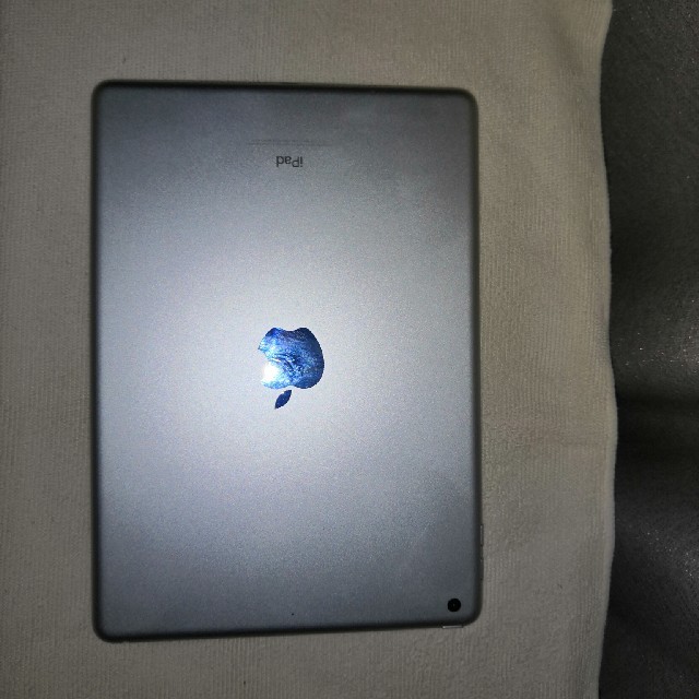 iPad 第6世代 32GB smart cover付