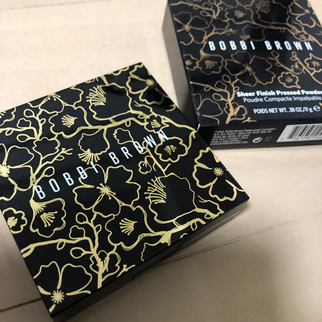 BOBBI BROWN シアーフィニッシュ プレストパウダー