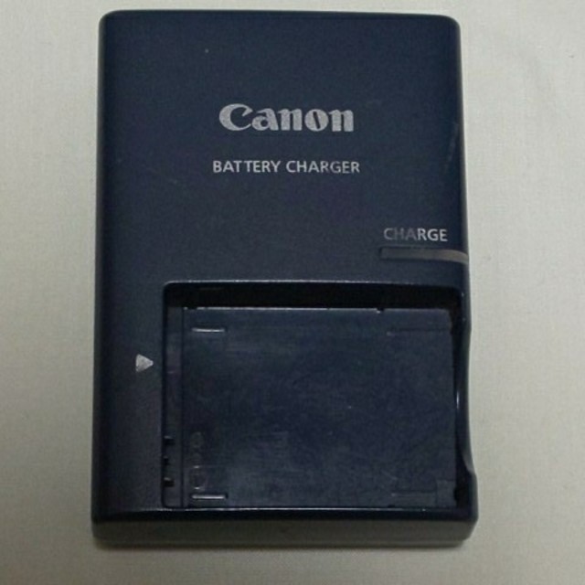 Canon(キヤノン)の純正 デジカメ Canon キャノン CB-2LX 充電器 バッテリーチャージャ スマホ/家電/カメラのスマートフォン/携帯電話(バッテリー/充電器)の商品写真