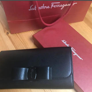 サルヴァトーレフェラガモ(Salvatore Ferragamo)の新品♥Ferragamoリボン×長財布(財布)