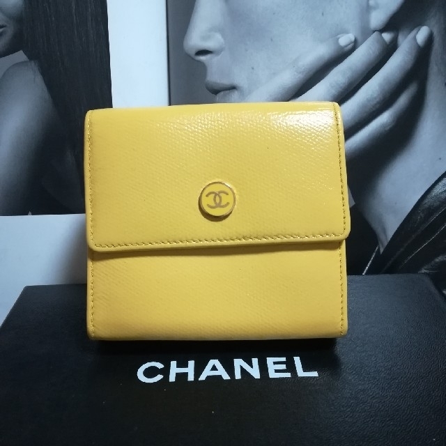 CHANEL(シャネル)の専用ページ♡９万円（参考価格）⭐シャネルダブルホック⭐イエロー☆折り財布 レディースのファッション小物(財布)の商品写真